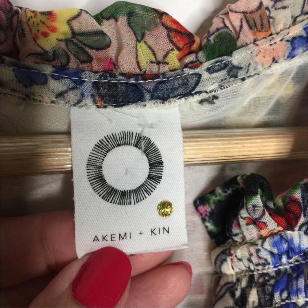 Akemi + Kin Grace Floral Top - Picture 5 of 5